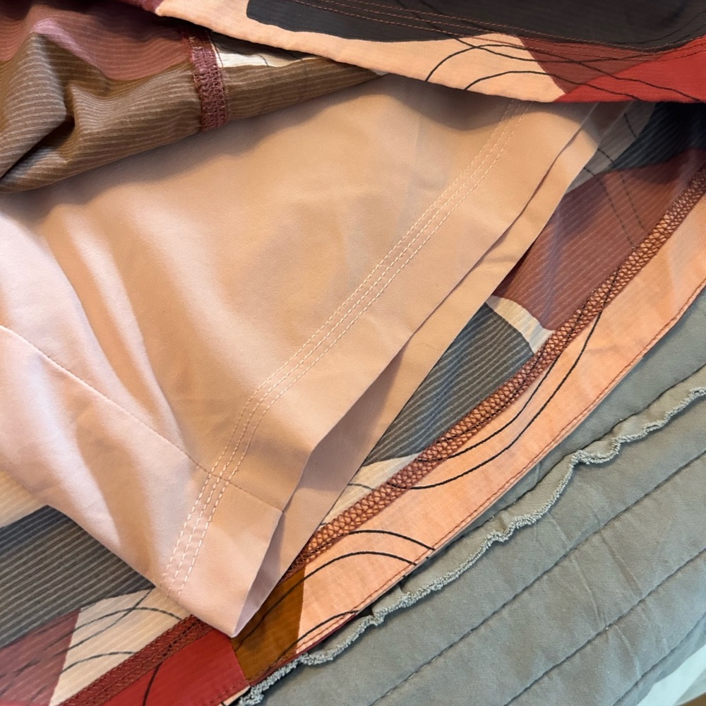 Abstract Multicolor Patterned Fabric - Picture 3 of 4
